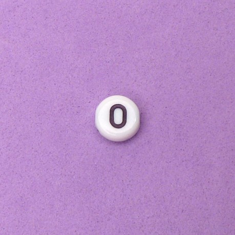 1 ks Korálek s písmeny O - černá písmena na bílém podkladu 7 x 3 mm